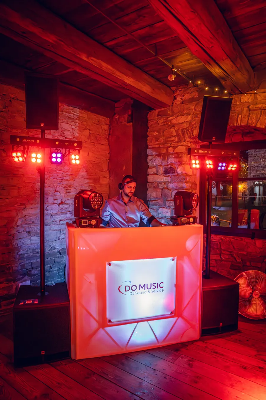 DO MUSIC DJ Booth